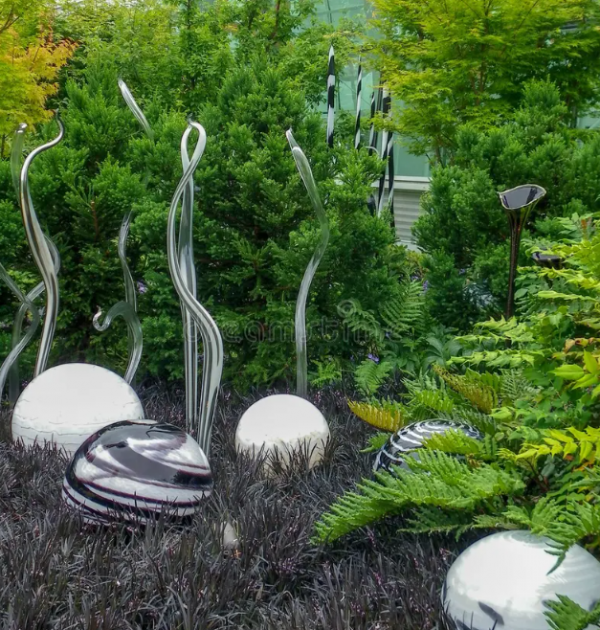 Taman kaca dengan tanaman hijau yang langka